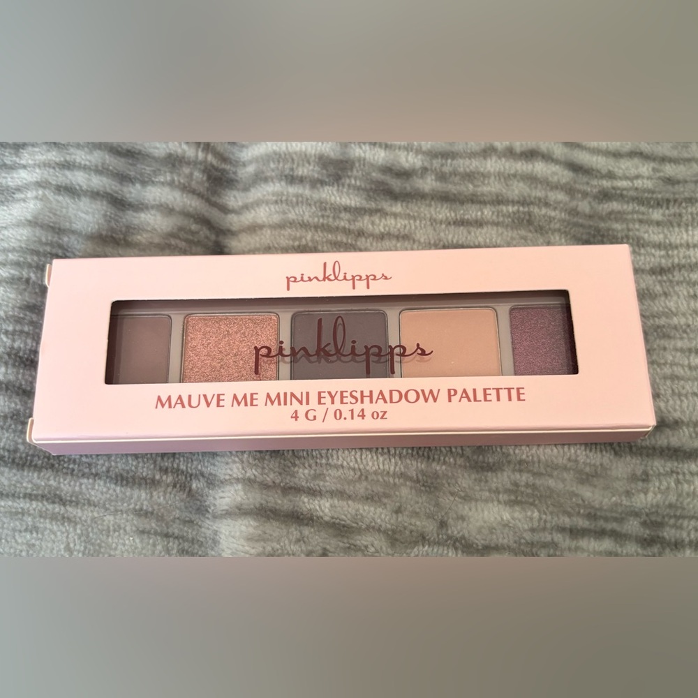 Purple and Cream Eyeshadow Palette for Romantic Looks